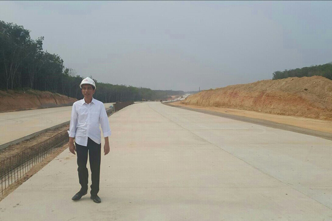 Blak-blakan, Jokowi Ngaku Kebut Proyek Jalan Tol untuk Pemilu