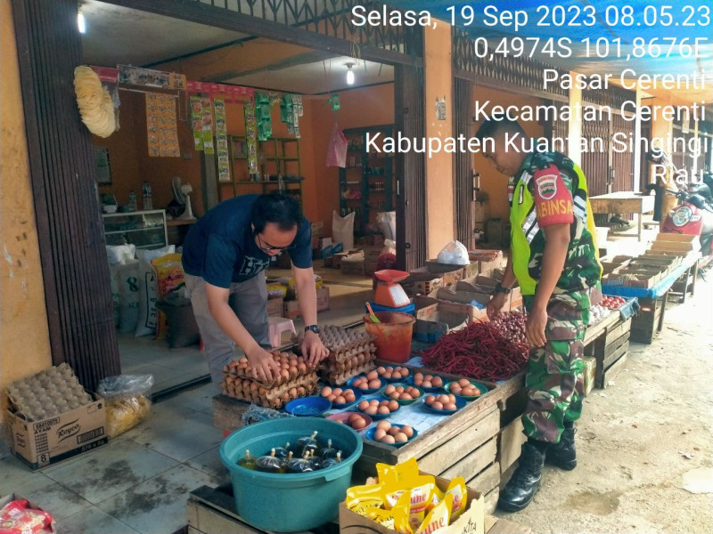 Babinsa Koramil 06/Cerenti Kodim 0302/Inhu, Cek Perkembangan Harga Kebutuhan Pokok