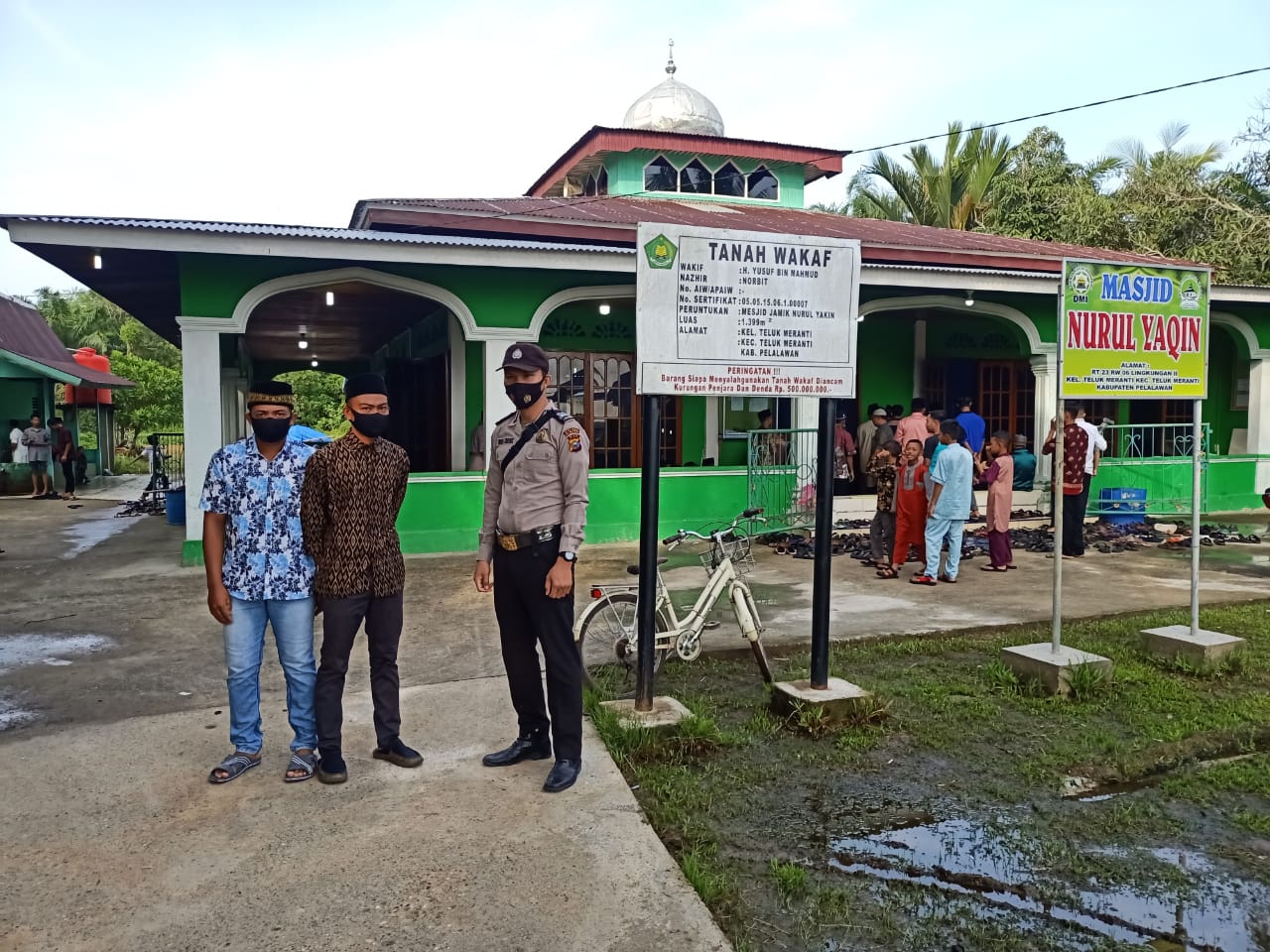 Personel Polsek Teluk Meranti Laksanakan Pengamanan di Sejumlah Masjid