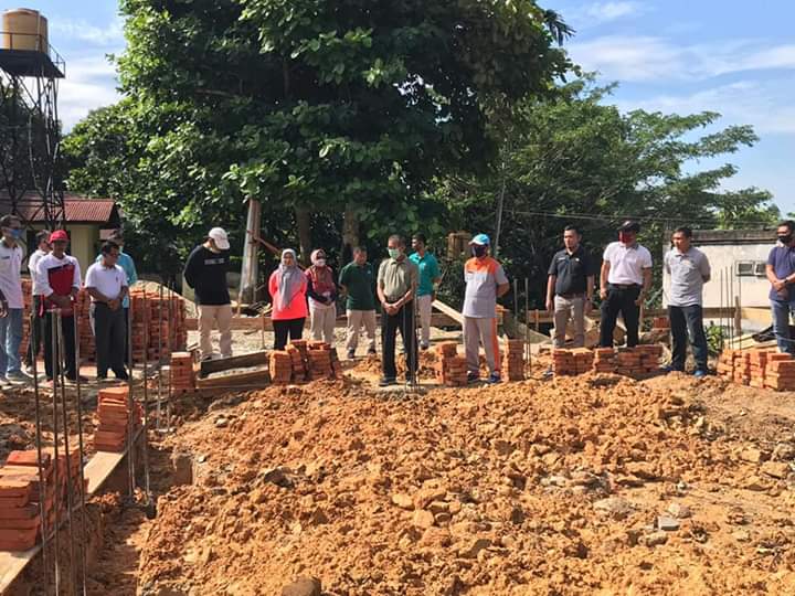 Bupati Kuansing H.Mursini Letakkan Batu Pertama Pembangunan Musollah Baitul Ilmi Disdikpora Kuansing.