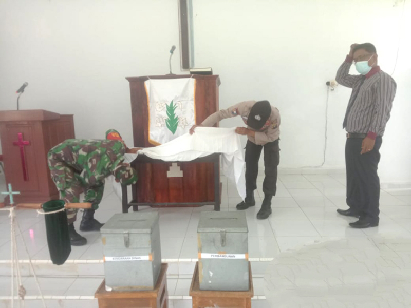 Cegah Aksi Teror, Personel Polsek Bunut Lakukan Pengamanan di Gereja