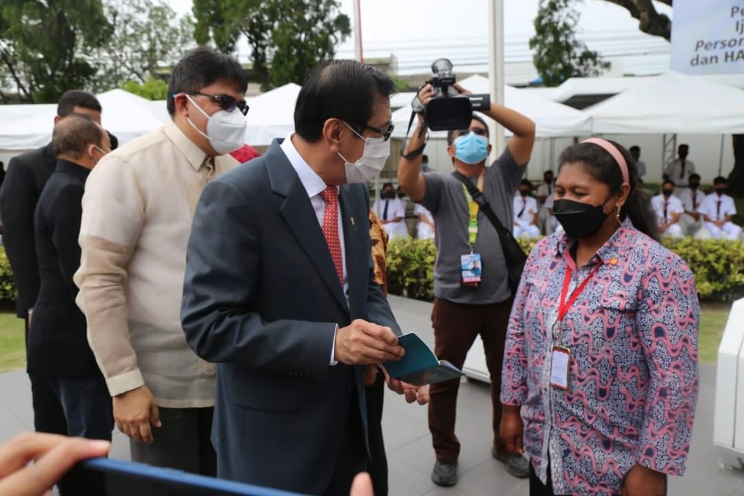 Sah, Yasonna Berikan Paspor untuk WNI Keturunan di Filipina