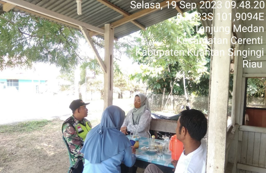 Babinsa Koramil 06/Cerenti Kodim 0302/Inhu Komsos Dengan Warga Teritorialnya