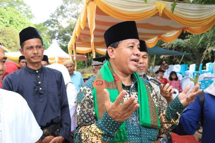 Hadiri Tradisi Doa Kuburan, Warga Antusias Sambut Kehadiran Suhardiman