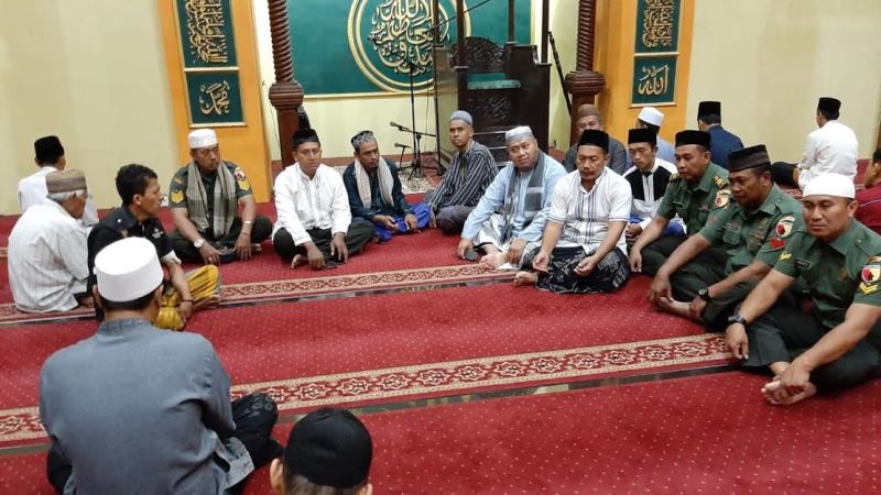 Shalat Tahajud Berjamaah, Kodim 0831/Surabaya Timur Wujudkan Sinergitas TNI dan Rakyat