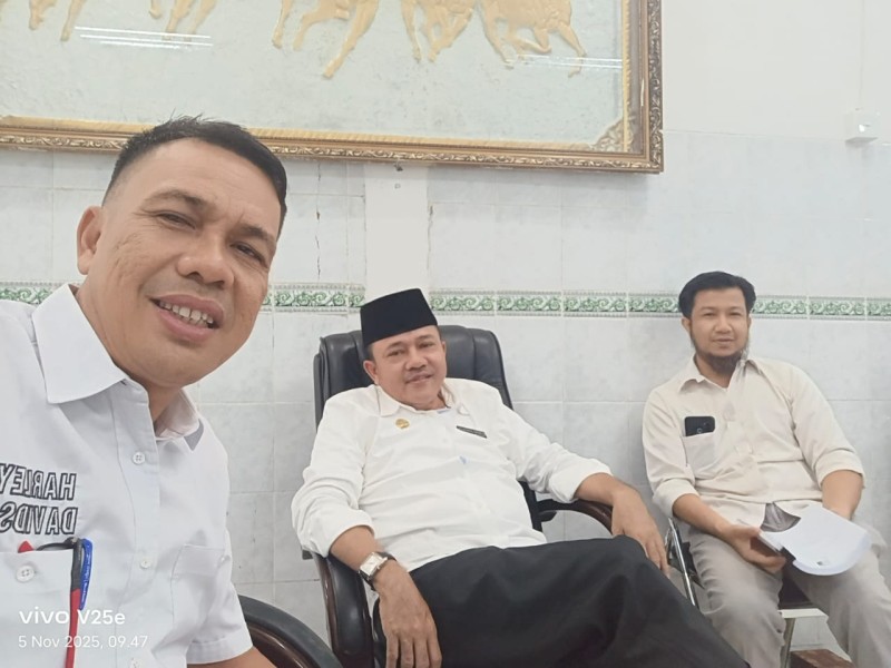 Dalam Rangka HKS;  Diskes Lakukan Cek Kesehatan Gratis di Ponpes Imam Sholeh Inuman, Kominfo Fasilitasi Video  Conference Dengan Gubernur