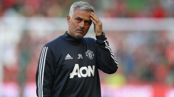 Manchester United Terpuruk, Jose Mourinho yang Salah?