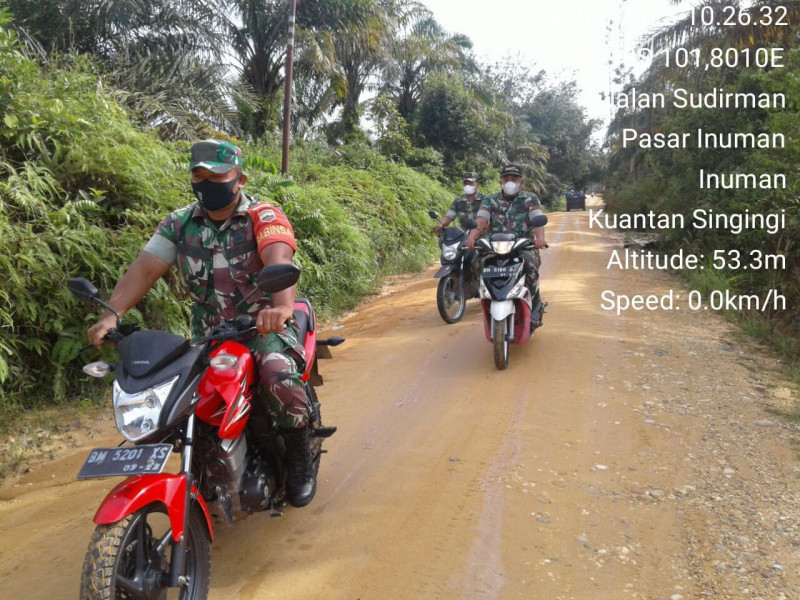 Babinsa Koramil 06/ Cerenti Kodim 0302/Inhu Senantiasa Laksanakan Patroli Dan Sosialisasi Kepada Warga Desa Bahaya Karhutla di Desa Pasar Inuman Kecamatan Inuman Kabupaten Kuansing
