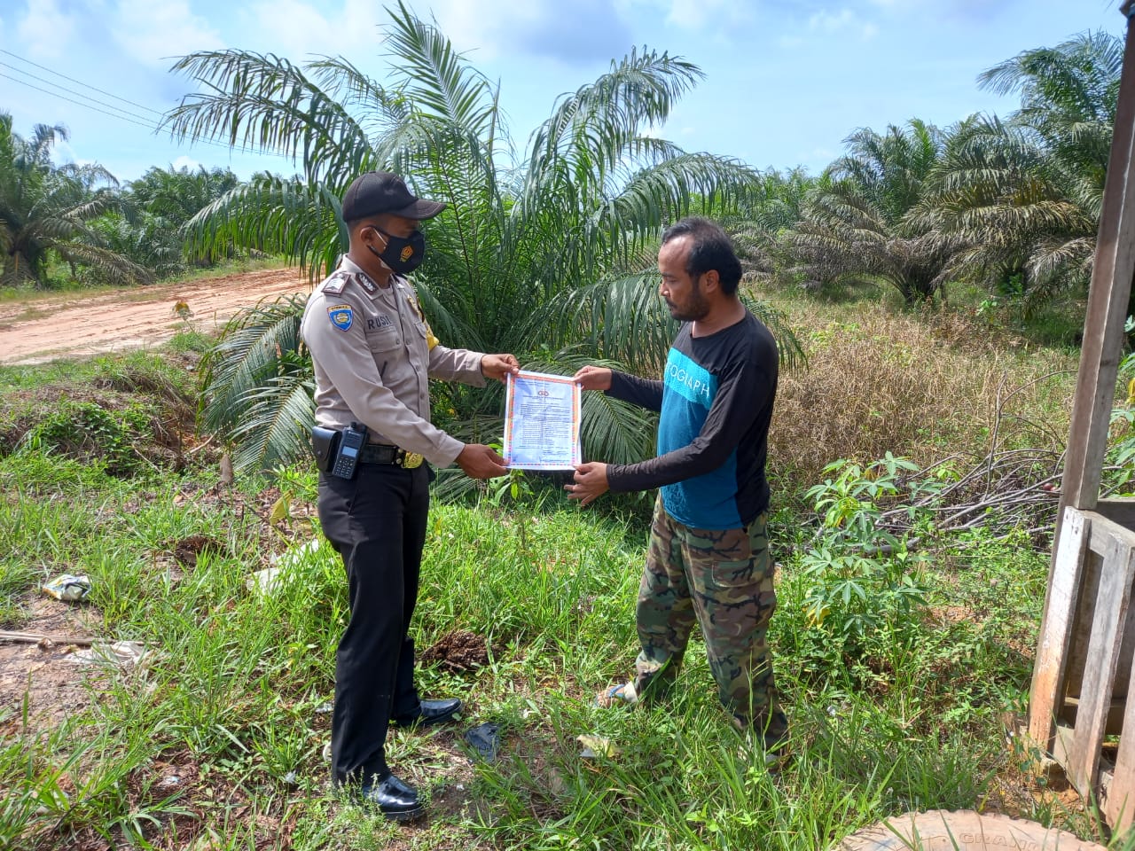 Cegah Karhutla di Tengah Pandemi, Polsubsektor Pelalawan Lakukan Sosialisasi