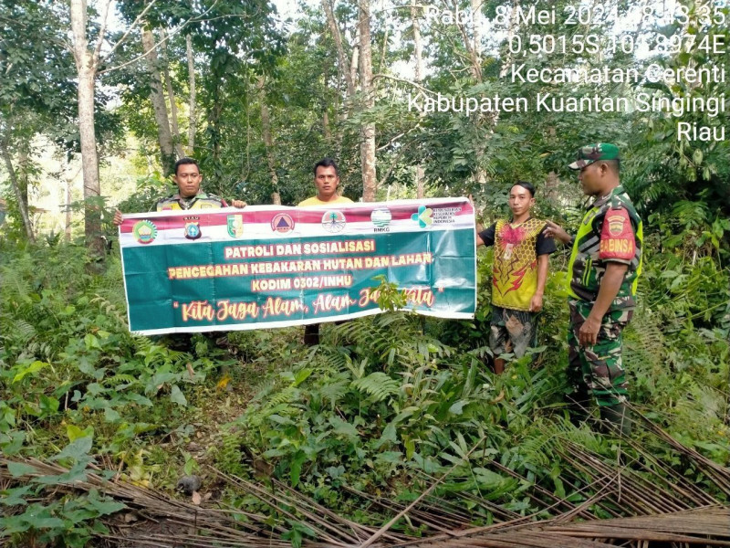 Babinsa Koramil 06/Cerenti Kodim 0302/Inhu di Des Pesikaian Terus Laksanakan Patroli Dan Sosialisasi Tentang Bahaya Karhutla Di Wilayah Binaan