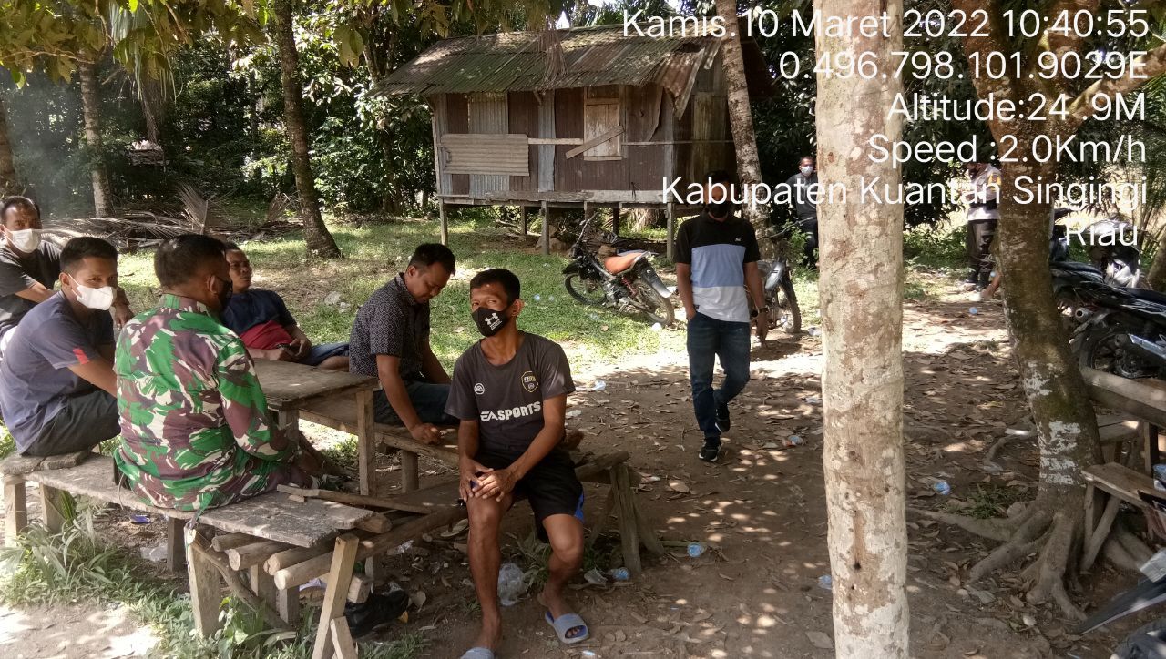 Ciptakan Keakraban Babinsa Koramil 06/Cerenti Kodim 0302/Inhu Rutin Laksanakan Komsos Dengan Masyarakat