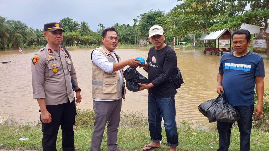 Banyak Warga Alami Kulit Gatal Akibat Banjir;  Sesuai Instruksi Bupati, Puskesmas Benai Salurkan Bantuan Obat