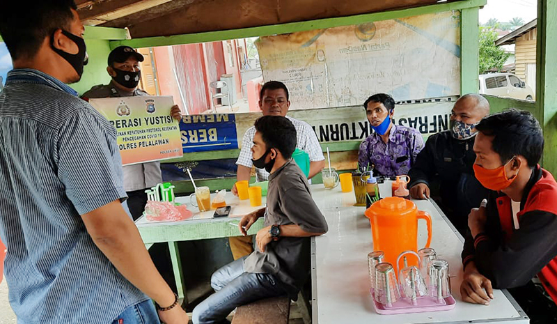 Operasi Yustisi, Polsek Ukui Sasar Warung yang Jadi Tempat Berkerumunya Massa 