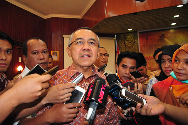 Gubernur: Kepala BPAD Riau Nyinyir Bicara Arsip, Tapi...