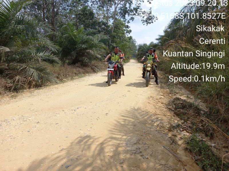 Rutin Para Babinsa Koramil 06/Cerenti Kodim 0302/Inhu Lakukan Patroli Karhutlah Bersama Masyarakat