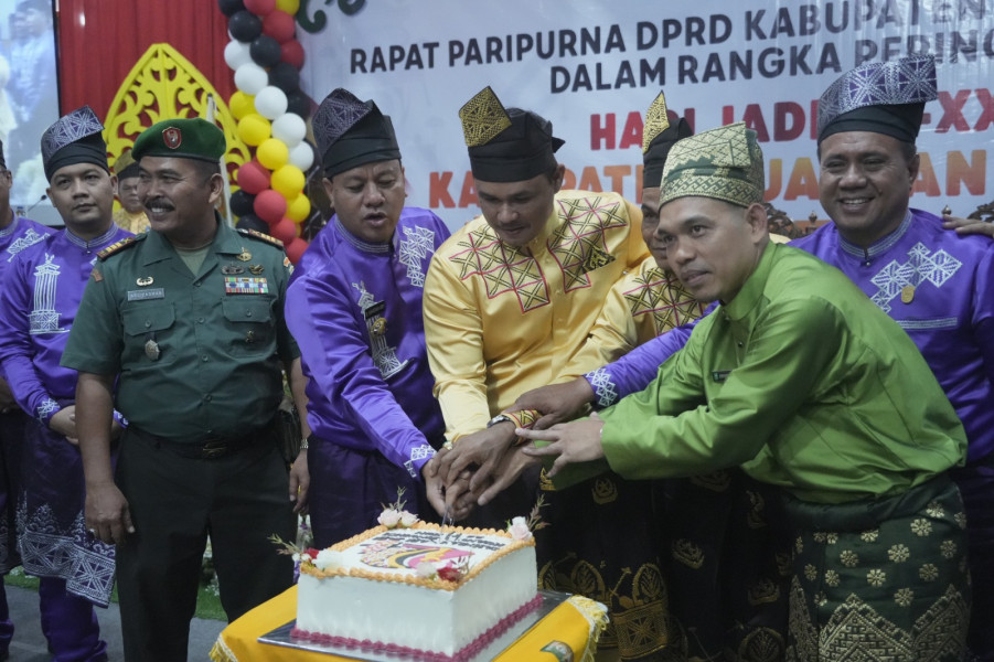 Hadiri Paripurna HUT Kuansing  Bupati Sebut Kemajuan Kuansing Saat Ini Berkat Perjuangan Tokoh Pendiri
