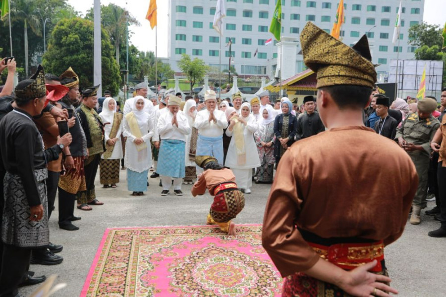 Tepuk Tepung Tawar Perdana, Sambut Hangat Para Kepala Daerah se-Riau