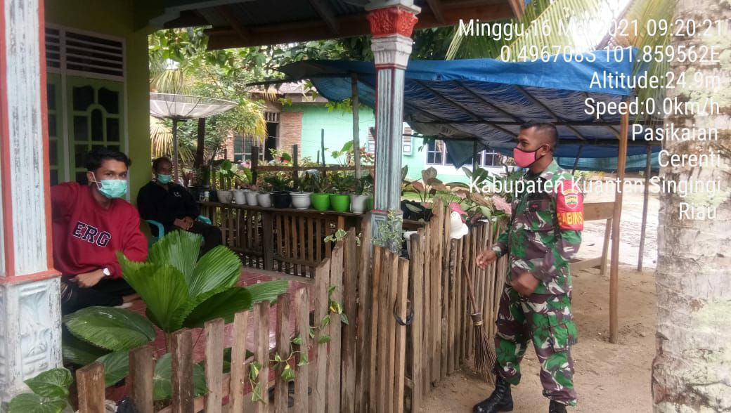Walau Covid-19 Sedang Melanda, Babinsa Koramil 06/Cerenti Tetap Jenguk Dan Ingatkan Warga Yang Isolasi Mandiri
