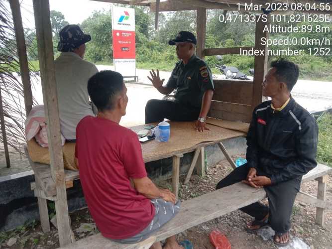 Ciptakan Desa Binaan Kondusif Babinsa Koramil 06/Cerenti Kodim 0302/Inhu Lakukan Komsos Di Kampung Pancasila