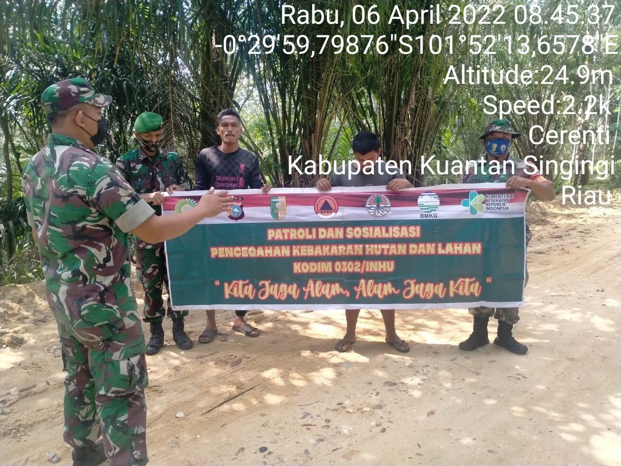 Tingkatkan Pengawasan Karlahut, Babinsa Koramil 06/ Cerenti Dim 0302/Inhu Laksanakan Sosialisasi Kepada Masyarakat Desa Pulau Jambu Kecamatan Cerenti