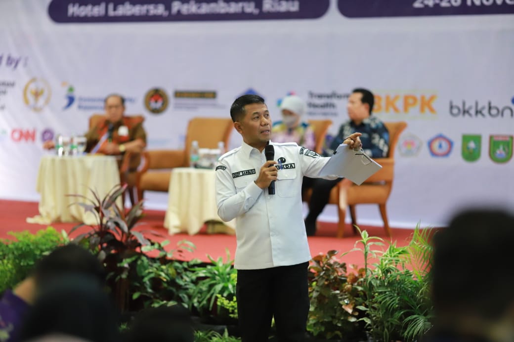 Dedy Sambudi Sampaikan Kebijakan Pemda Kabupaten Kuansing Menuju Universal Health Converage 2023 Pada KONAS IAKMI XV