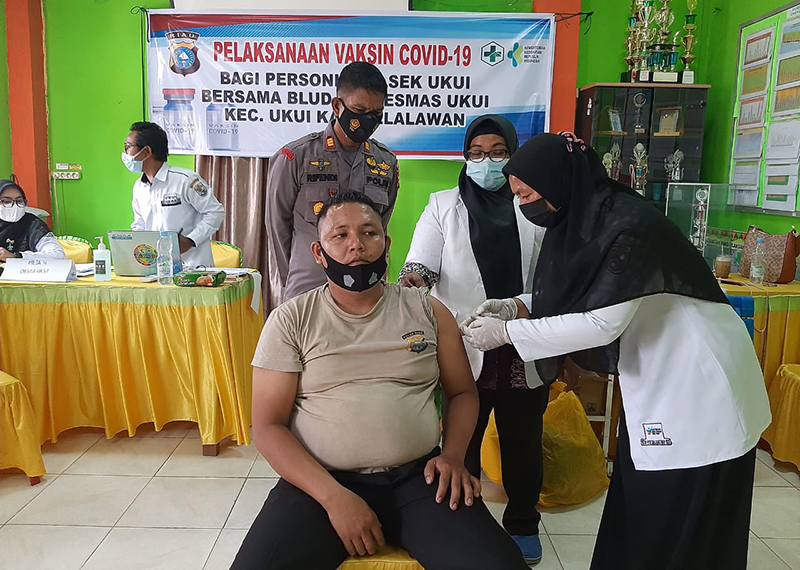Seluruh Personel Polsek Ukui Laksanakan Vaksinasi Hari Ini