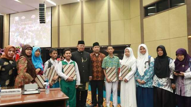 Mantap! 16 Siswa Madrasah Asal Riau Terima Beasiswa Nasional