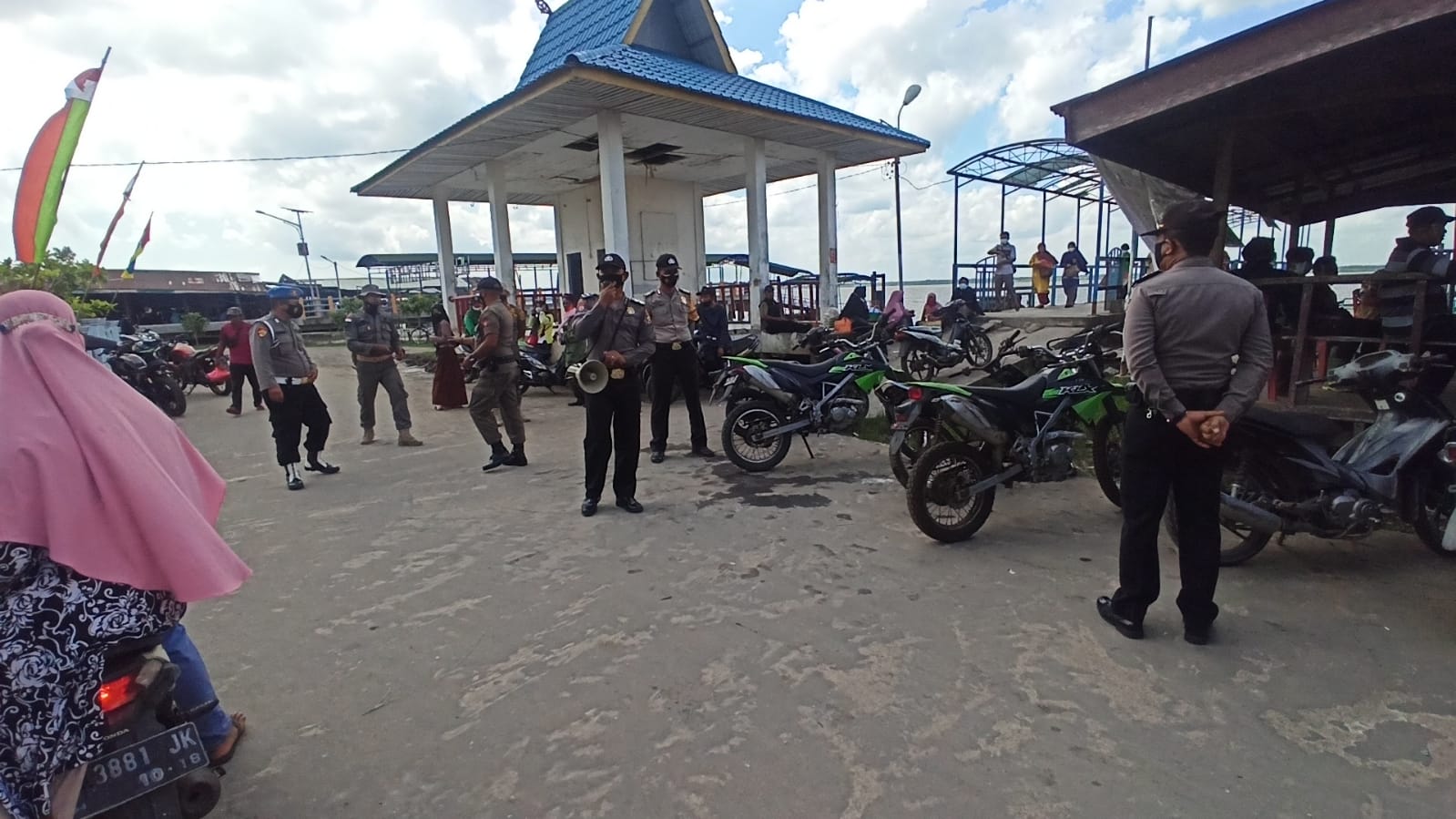 PPKM Mikro, Polsek Kuala Kampar Tingkatkan Penerapan Prokes di Pelabuhan