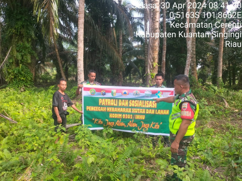 Babinsa Koramil 06/Cerenti Kodim 0302/Inhu Kopda Irwan Dan Babinsa Lainnya Laksanakan Patroli Dan Sosialisasi Karhutla Di Sikakak