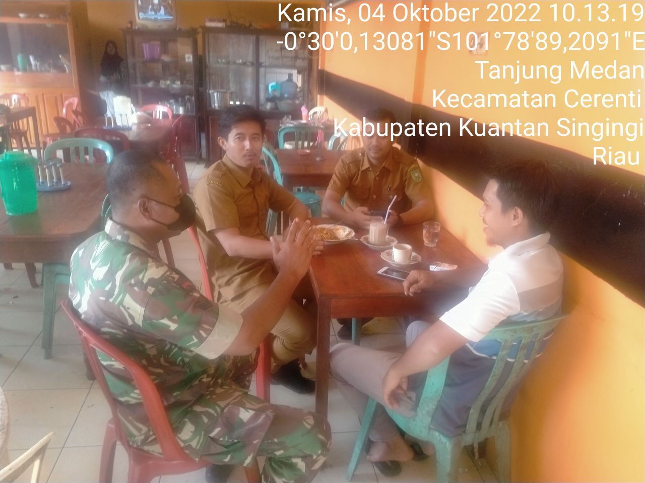 Wujudkan Kampung Pancasila, Babinsa Koramil 06/Cerenti Kodim 0302/Inhu Sertu Pirman Komsos Dengan Warga Desa Tanjung Medan Kecamatan Cerenti