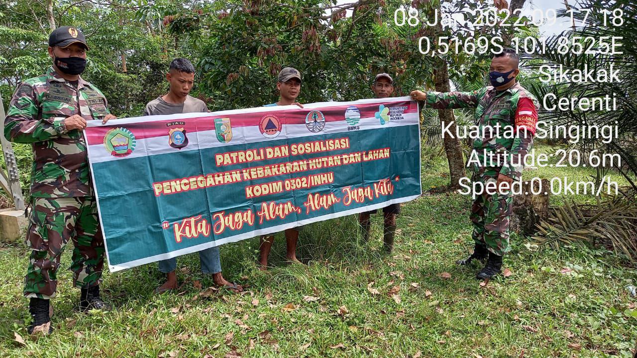 Jaga Kelestarian Hutan Dan Lahan, Babinsa Koramil 06/Cerenti Kodim 0302/Inhu Lakukan Patroli Dan Sosialisasi Secara Rutin, Untuk Antisipasi Karhutlah