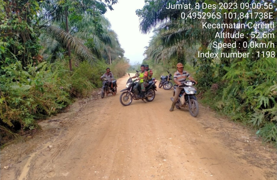 Babinsa Koramil 06/ Cerenti Kodim 0302/Inhu Patroli Untuk Cegah Kebakaran Hutan Dan Lahan di Desa Teluk Pauh Kecamatan Cerenti