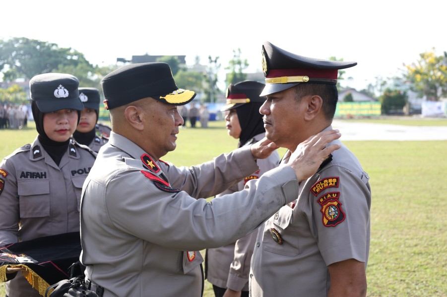 Dua Polisi di Riau Naik Pangkat Menjelang Purna Tugas, Ini Alasannya