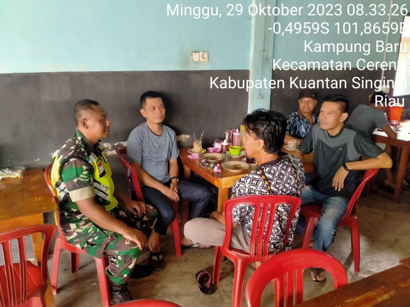 Di Desa Kampung Baru Kecamatan Cerenti Kabupaten Kuansing,Babinsa Koramil 06/Cerenti Kodim 0302/Inhu Komsos Dengan Warga Binaan