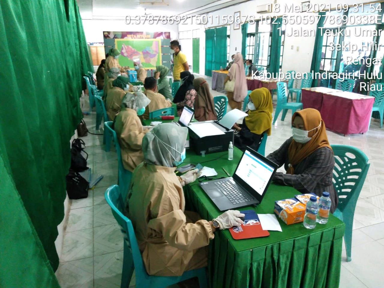 Anggota Persit Kck Ranting 7 Koramil 06/Cerenti Cab. Li Kodim 0302/Inhu Terima Vaksin Covid-19 Tahap I