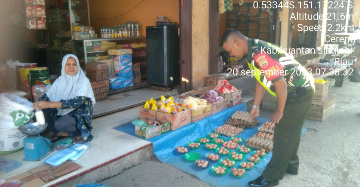 Serda Dumen Siregar Babinsa Koramil 06/Cerenti Kodim 0302/Inhu Selalu Pantau Perkembangan Harga Kebutuhan Pokok