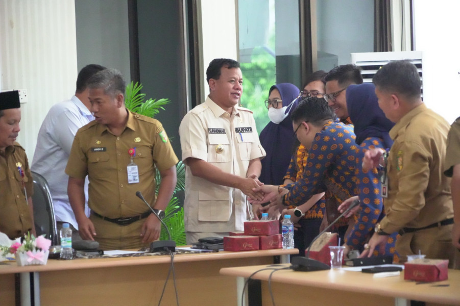 Hadiri Entry Briefing Dengan BPK RI Perwakilan Riau,  Bupati Minta OPD Proaktif Bantu BPK