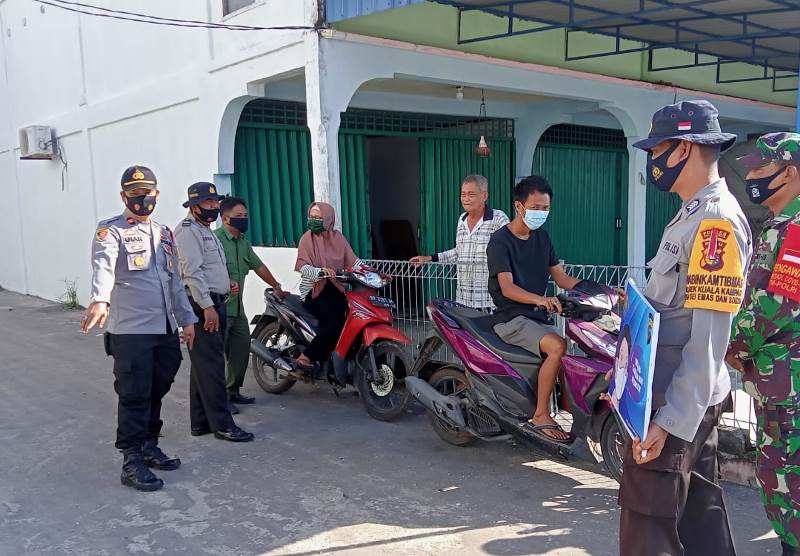 Cegah Covid-19, Polsek Kuala Kampar dan TNI Laksanakan Operasi Yustisi dan Imbauan