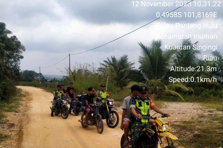 Babinsa Koramil 06/Cerenti Kodim 0302/Inhu Sisir Pemukiman dan Perkebunan untuk Keamanan dari Karhutla
