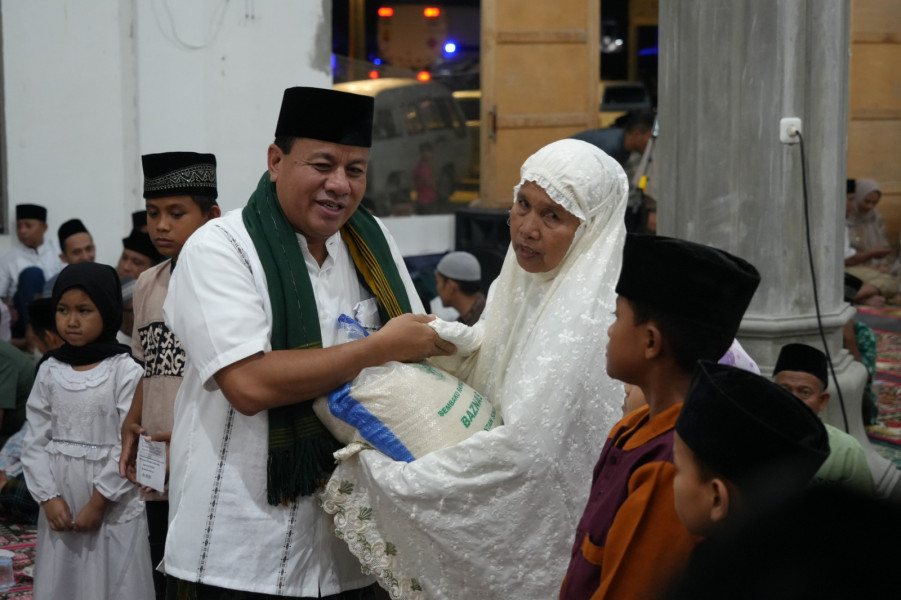Safari Ramadhan Di Guntor Plt Bupati H. Suhardiman Santuni Anak Yatim