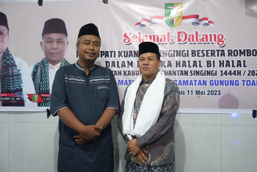 Kejutan, Plt Bupati Kuansing Suhardiman Beri Hadiah Umroh Kepada Salah Satu Guru PPPK