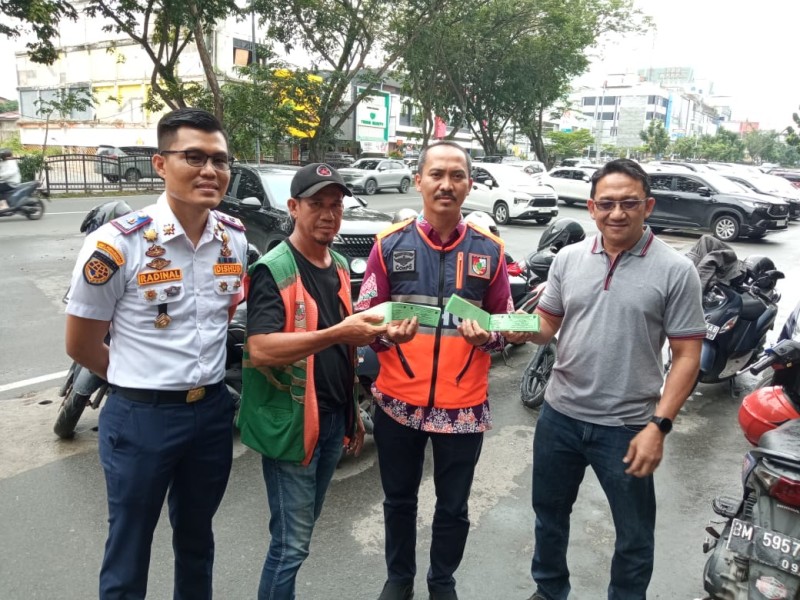 Tarif Parkir Baru Resmi Berlaku, Dishub Pekanbaru Sosialisasikan ke Jukir