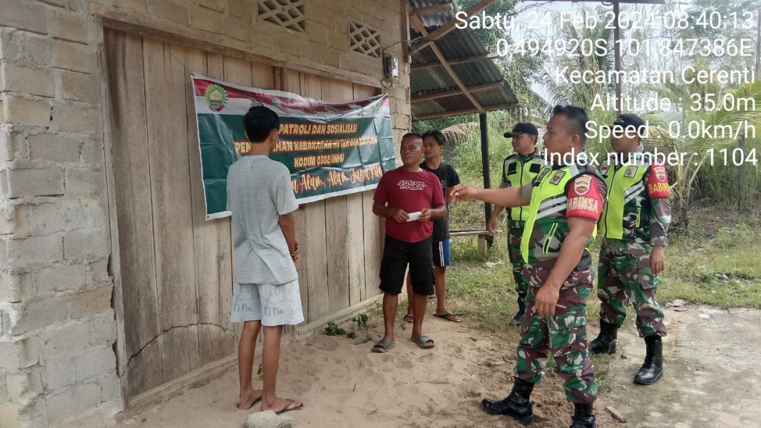 Babinsa Koramil 06/Cerenti Kodim 0302/Inhu Laksanakan Patroli Karhutla Di Desa Kampung Baru 