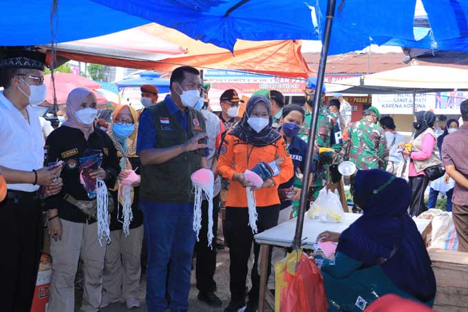 Wako Firdaus Tinjau Penerapan Prokes ke Pasar Tradisional