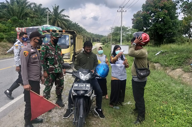 Personel Polsek Bandar Sei Kijang Bergabung dengan Tim Gugus Tugas di Pos Operasi Yustisi Covid-19
