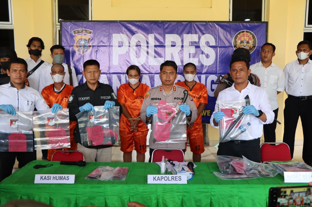 Polres Kuansing Gelar Press Conference Ungkap Kasus Senpi Rakitan dan Pembunuhan Berencana 