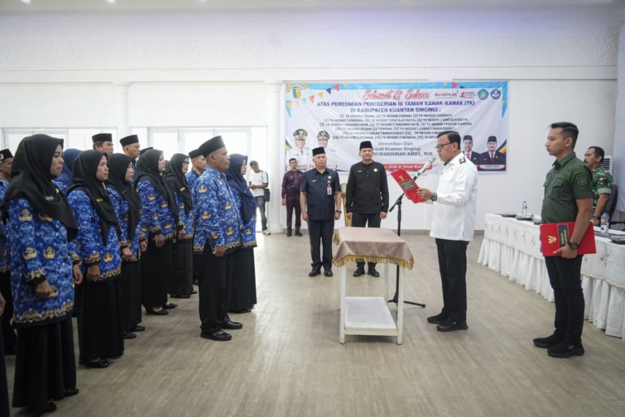 Bupati Kuansing Suhardiman Melantik 37 Pejabat di Lingkungan Pemkab Kuansing 