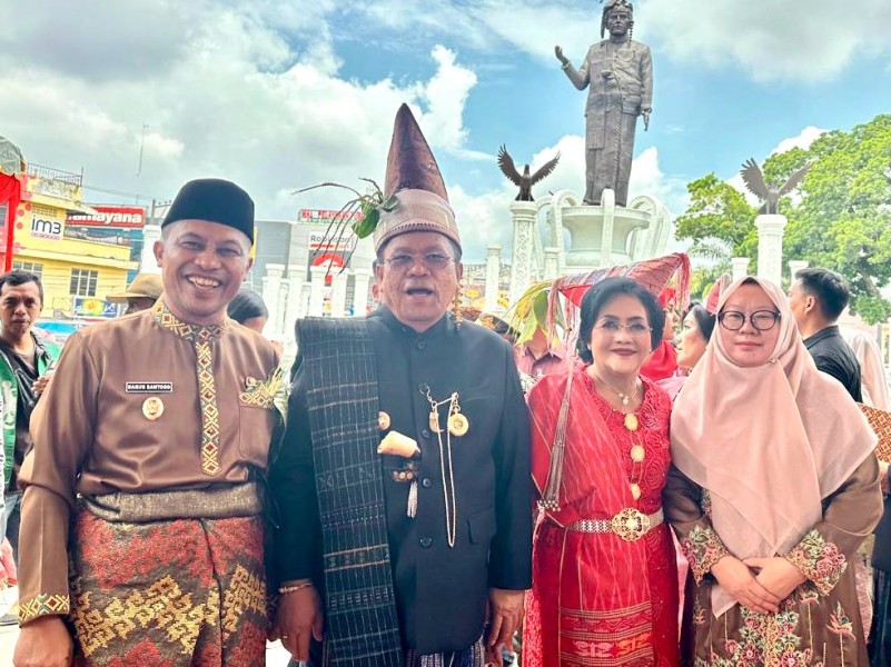 Wabup Bengkalis Dampingi Walikota Pematangsiantar Resmikan Monumen Tugu Sang Naualuh Damanik