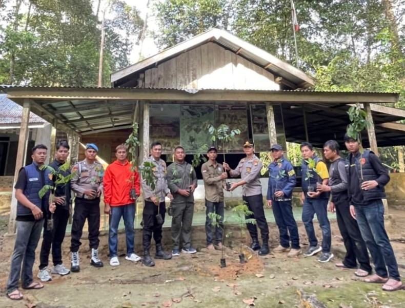 Polri dan WWF Bersatu Menghijaukan Jantung Rimbang Baling