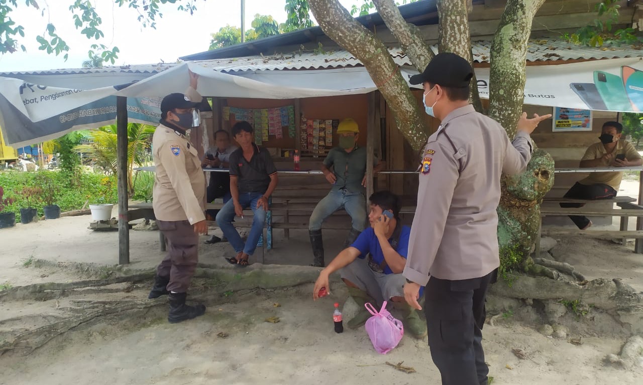 Polsek Langgam Patroli C3 dan Sosialisasi Protokol Kesehatan di Pasar